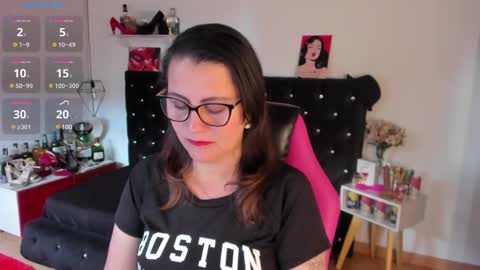 Mia  online show from 02.21.25