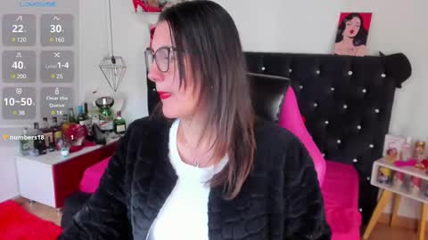 Mia  online show from 02.28.25