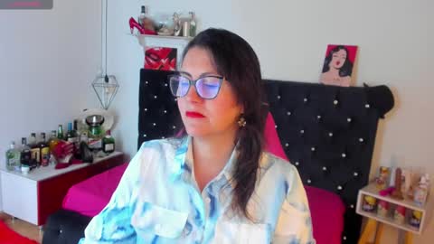 Mia  online show from 03.02.25