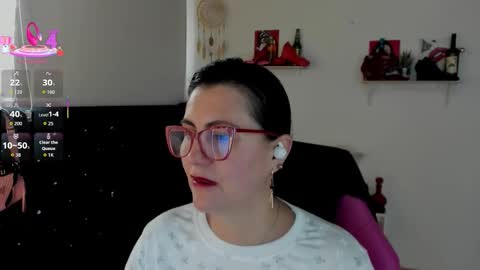 Mia  online show from 09.19.25