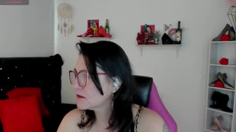 Mia  online show from 09.20.25