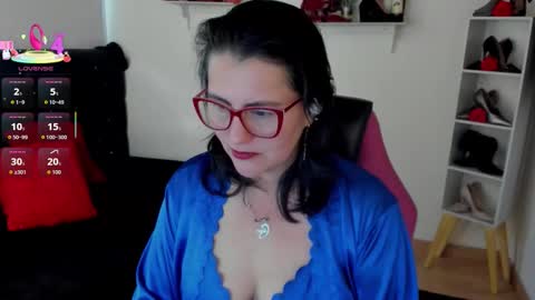 Mia  online show from 09.21.25