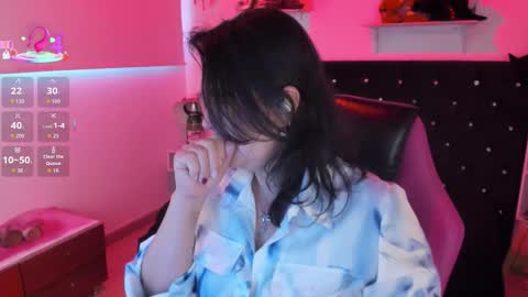 Mia  online show from 09.30.25