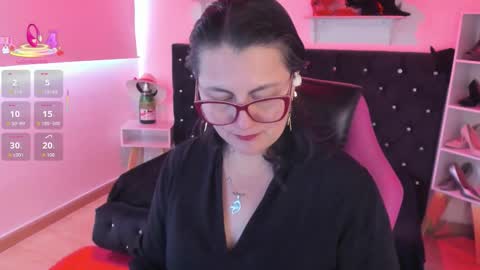 Mia  online show from 10.03.25