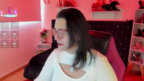 Mia  online show from 10.05.25