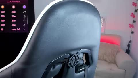 Ailyn  online show from 10.02.25