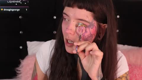 Snapshot of daarlene chatting on 01.28.25 Darlene online show from 01.28.25