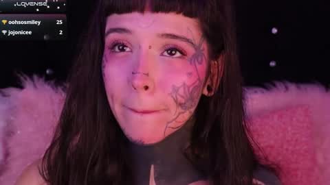 Snapshot of daarlene chatting on 02.05.25 Darlene online show from 02.05.25