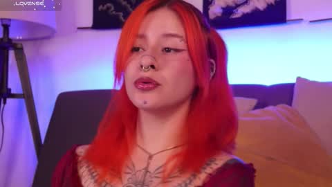 Snapshot of daarlene chatting on 10.10.25 Darlene online show from 10.10.25