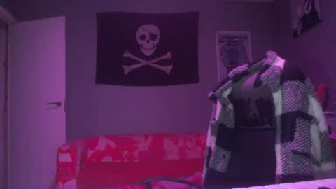 Snapshot of dabirdfree chatting on 09.24.25 Destroyer online show from 09.24.25