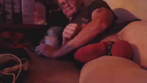 Snapshot of daddiesmonstercock chatting on 12.19.25 daddiesmonstercock online show from 12.19.25