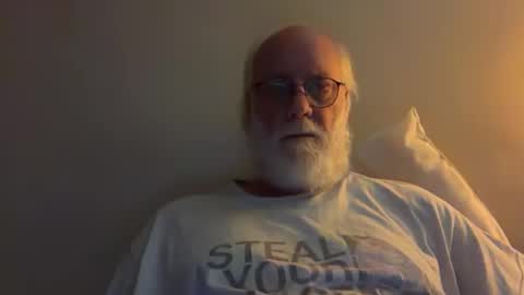 Snapshot of daddy341177 chatting on 10.02.25 daddy341177 online show from 10.02.25
