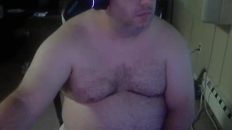 Snapshot of daddybody4u chatting on 09.18.25 daddybody4u online show from 09.18.25