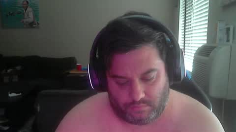 Snapshot of daddybody4u chatting on 12.16.25 daddybody4u online show from 12.16.25