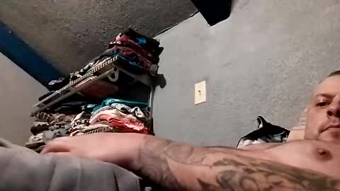 Snapshot of daddymike008 chatting on 12.20.25 daddymike008 online show from 12.20.25