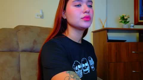 Snapshot of daddys_little_secrett chatting on 05.26.26 Valen online show from 05.26.26