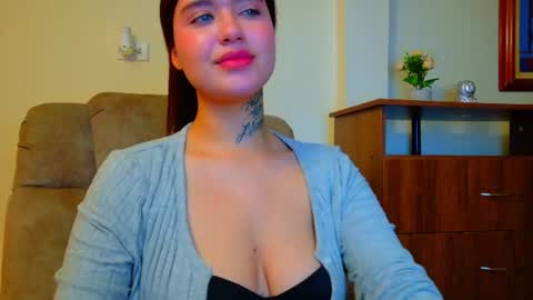 Snapshot of daddys_little_secrett chatting on 06.13.26 Valen online show from 06.13.26