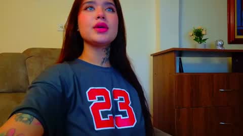Snapshot of daddys_little_secrett chatting on 06.24.26 Valen online show from 06.24.26