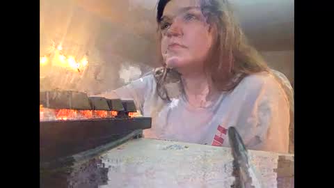 Snapshot of daddyscumslut211 chatting on 12.16.25 fairylee21 online show from 12.16.25