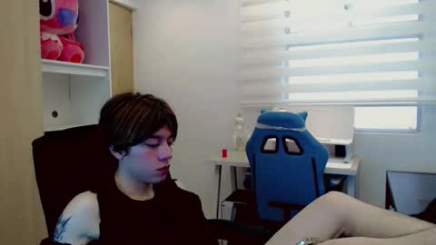 Snapshot of dae_lune chatting on 02.12.26 dae_lune online show from 02.12.26