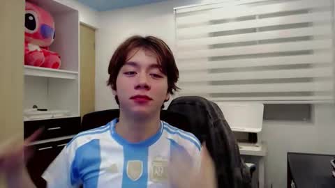 Snapshot of dae_lune chatting on 02.17.26 dae_lune online show from 02.17.26