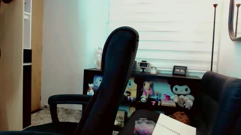 Snapshot of dae_lune chatting on 03.18.26 dae_lune online show from 03.18.26