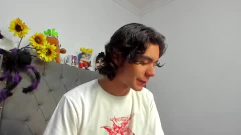 Snapshot of daemon_txuspunk chatting on 02.11.25 DAEMON online show from 02.11.25