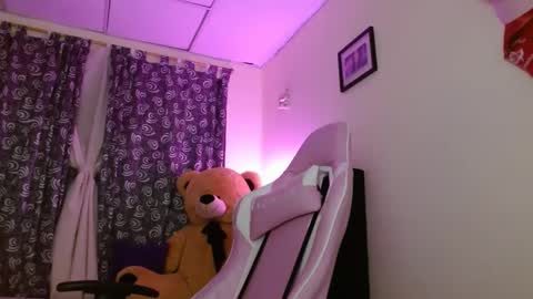 Snapshot of dafne_hot77 chatting on 10.04.25 dafne_hot77 online show from 10.04.25