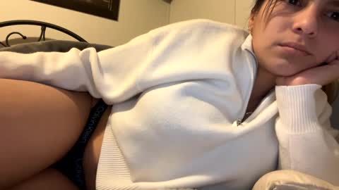 Snapshot of dafnecloutier chatting on 01.12.25 Dafne 27 Cory-24 online show from 01.12.25