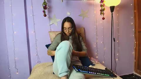 Snapshot of dafnemel chatting on 12.22.25 dafnemel online show from 12.22.25