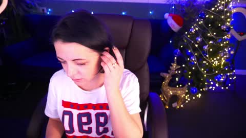 Dafni Mon online show from 12.31.24