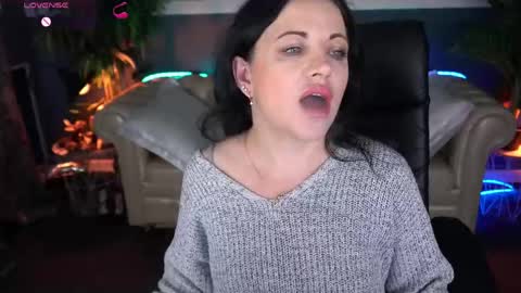 Snapshot of dafni_mon chatting on 04.27.26 Dafni Mon online show from 04.27.26