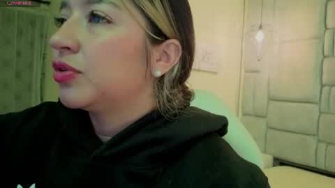Snapshot of dahiana_dmour chatting on 06.25.26 Dahiana online show from 06.25.26