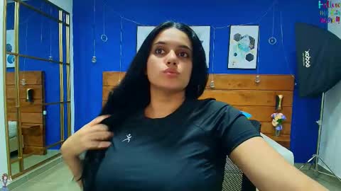  Dahiana  online show from 11.22.25