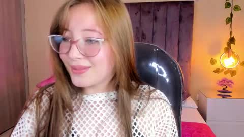 Snapshot of dahlia_rousse chatting on 10.28.25 Dahlia online show from 10.28.25