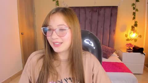 Snapshot of dahlia_rousse chatting on 11.08.25 Dahlia online show from 11.08.25