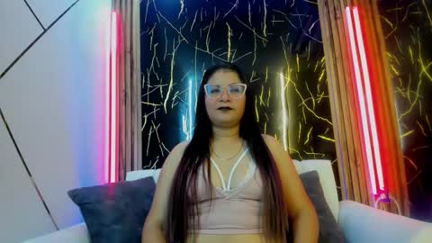 Snapshot of dahlia_vera23_aws chatting on 10.05.25 dahlia_vera23_aws online show from 10.05.25