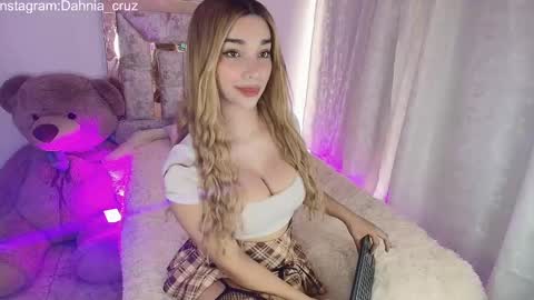 dahnia_cruz online show from 09.23.25