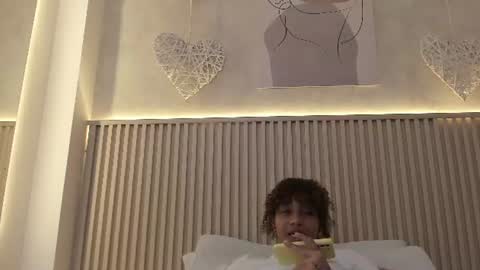 Snapshot of daiana_curly chatting on 06.24.26 Daiana online show from 06.24.26