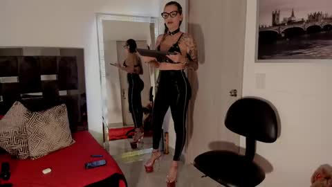  D A I L A  online show from 09.15.25