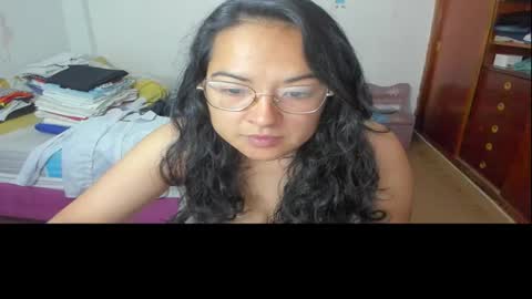 Snapshot of daina_20 chatting on 10.27.25 daina_20 online show from 10.27.25