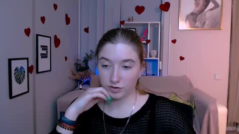 Snapshot of daisy_candy chatting on 03.03.25 Little Di online show from 03.03.25