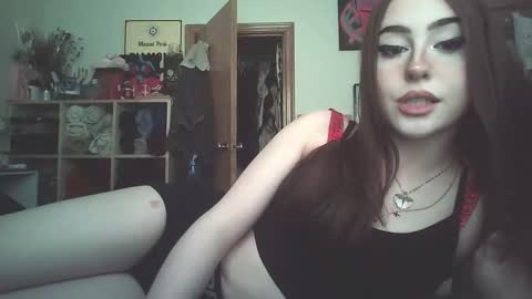 Snapshot of daisyaurora chatting on 10.08.25 Daisy online show from 10.08.25