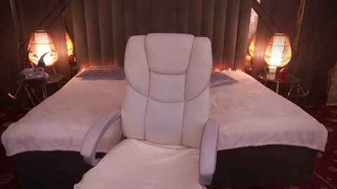 daisydelight_ online show from 01.18.25