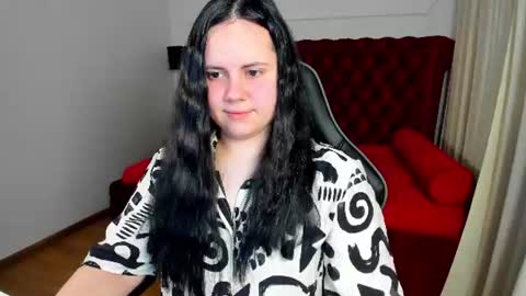 Snapshot of daisyharts chatting on 06.24.26 DaisyHarts online show from 06.24.26