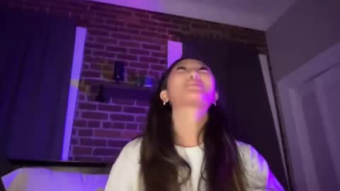 Daisy Kim online show from 02.07.25