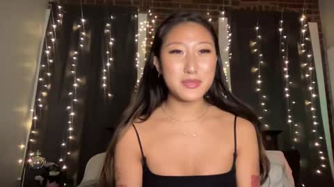 Daisy Kim online show from 02.16.25