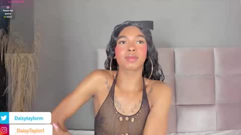 Snapshot of daisytaylor_ chatting on 10.03.25 Daisy online show from 10.03.25