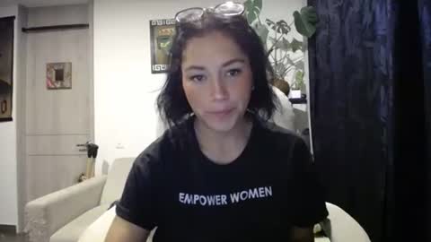 IG  dakotasofiaa online show from 12.20.24