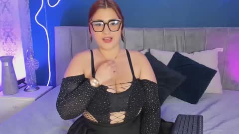 Snapshot of dakota_lane chatting on 11.27.25 Dakota online show from 11.27.25